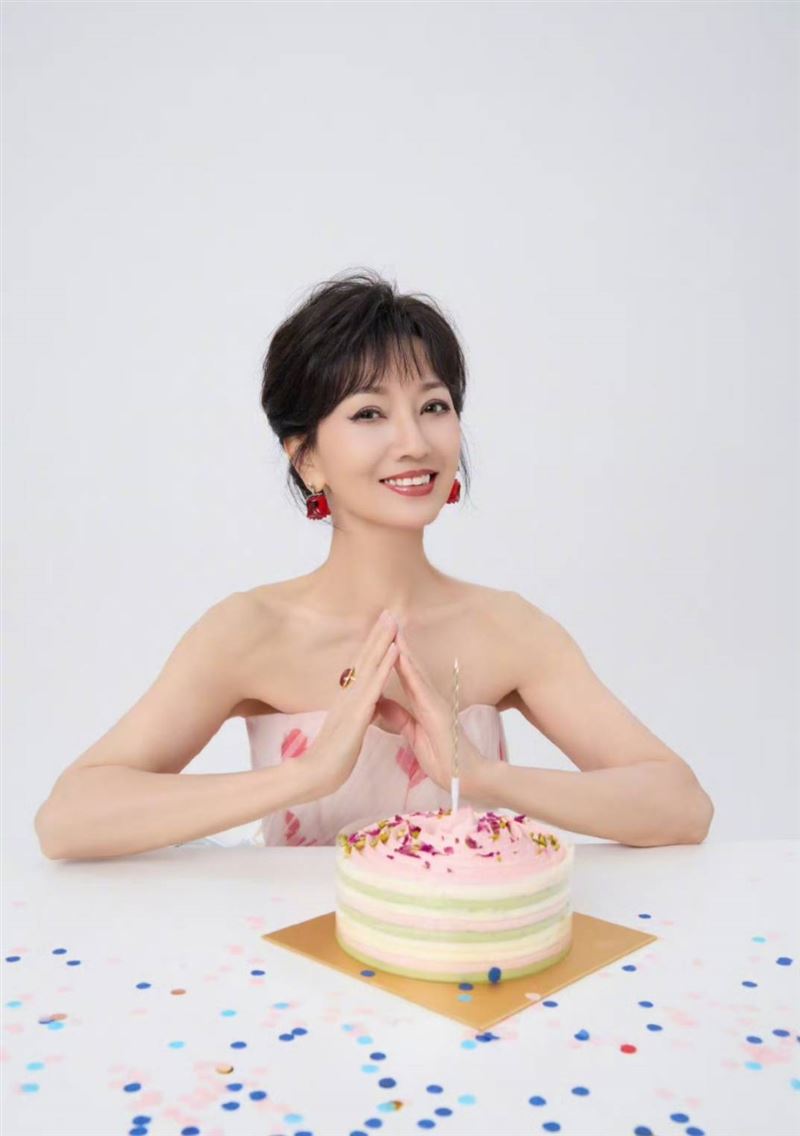趙雅芝慶祝71歲生日。（圖／翻攝自趙雅芝微博）