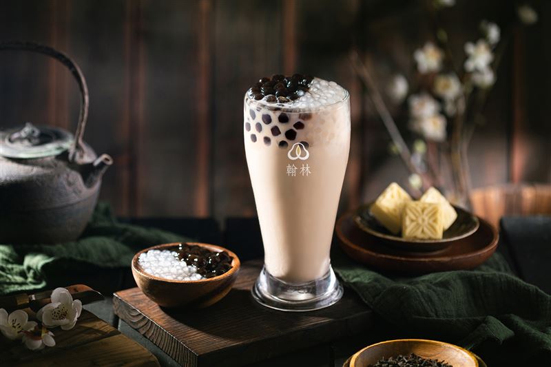 翰林茶館/茶棧「大杯熊貓珍奶買1送1」。(圖／翰林茶館提供)