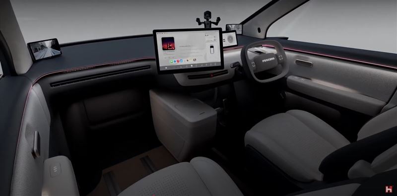 座艙則採抬高設計，配備無線充電板、全數位儀錶。（圖／翻攝自鴻海官網）