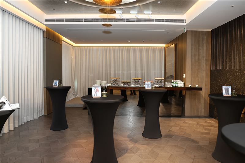 5.本次交流茶會與御盟集團合作，於 THE AMNIS 然一酒店總統行館舉行。場地兼具人文氣質與壯闊海景視野，為整場活動增添亮點。（圖／高雄市政府提供）