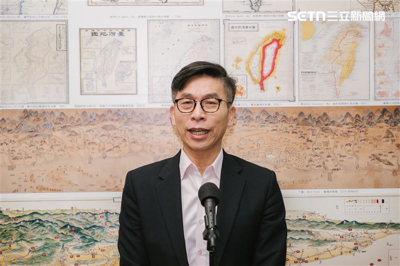 葛如鈞用AI回答網友提問，鍾佳濱表示，看來國民黨用的還沒被中國污染。（圖／記者楊士誼攝影）