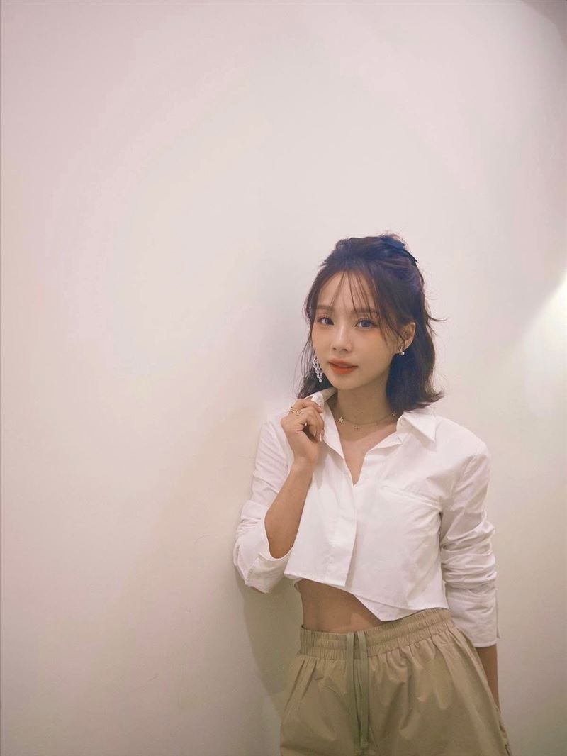 台語歌手孫淑媚14歲時參加歌唱比賽一路過關斬將，成功簽約踏入樂壇。（圖／翻攝自孫淑媚臉書）