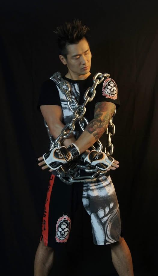 金剛刀曾跟館長交手。（圖／翻攝自臉書）