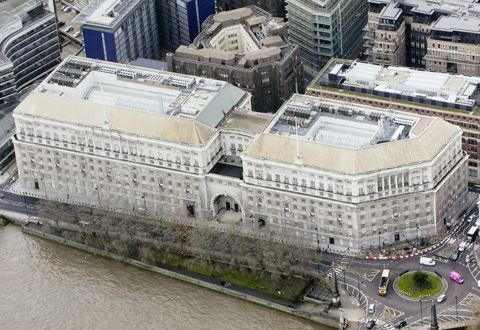 MI5 警示中提及的其他間諜手法還不只如此，其他方式包括由中國支付全部費用的訪中行程，以及以現金或加密貨幣支付情報。（圖／翻攝自MI5官網）