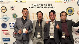 謝智博（左）的立達徵信社曾以「私家偵探」之名加入世界偵探協會（World Association of Detectives, W.A.D.）。（圖／翻攝立達徵信社臉書）