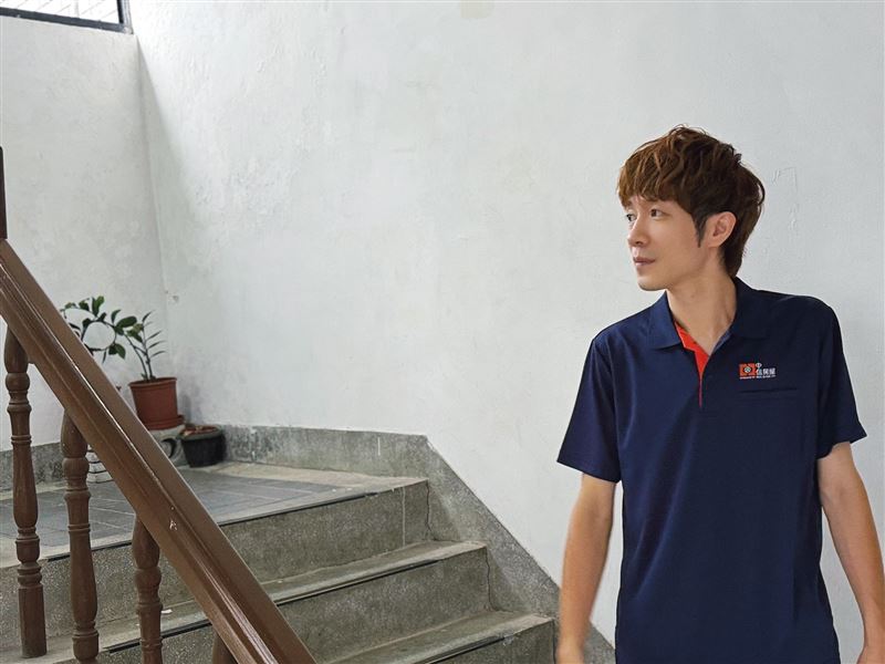 展望未來，蕭閎仁的目標很清晰，就是繼續成交，幫助更多有需求的客戶，同時不忘音樂本業，維持兩份事業並行。（圖／蕭閎仁提供）