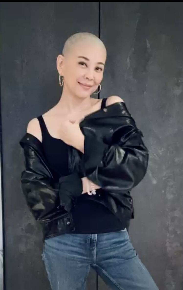 網友質疑方馨剃光頭是假的。（圖／翻攝自方馨臉書）