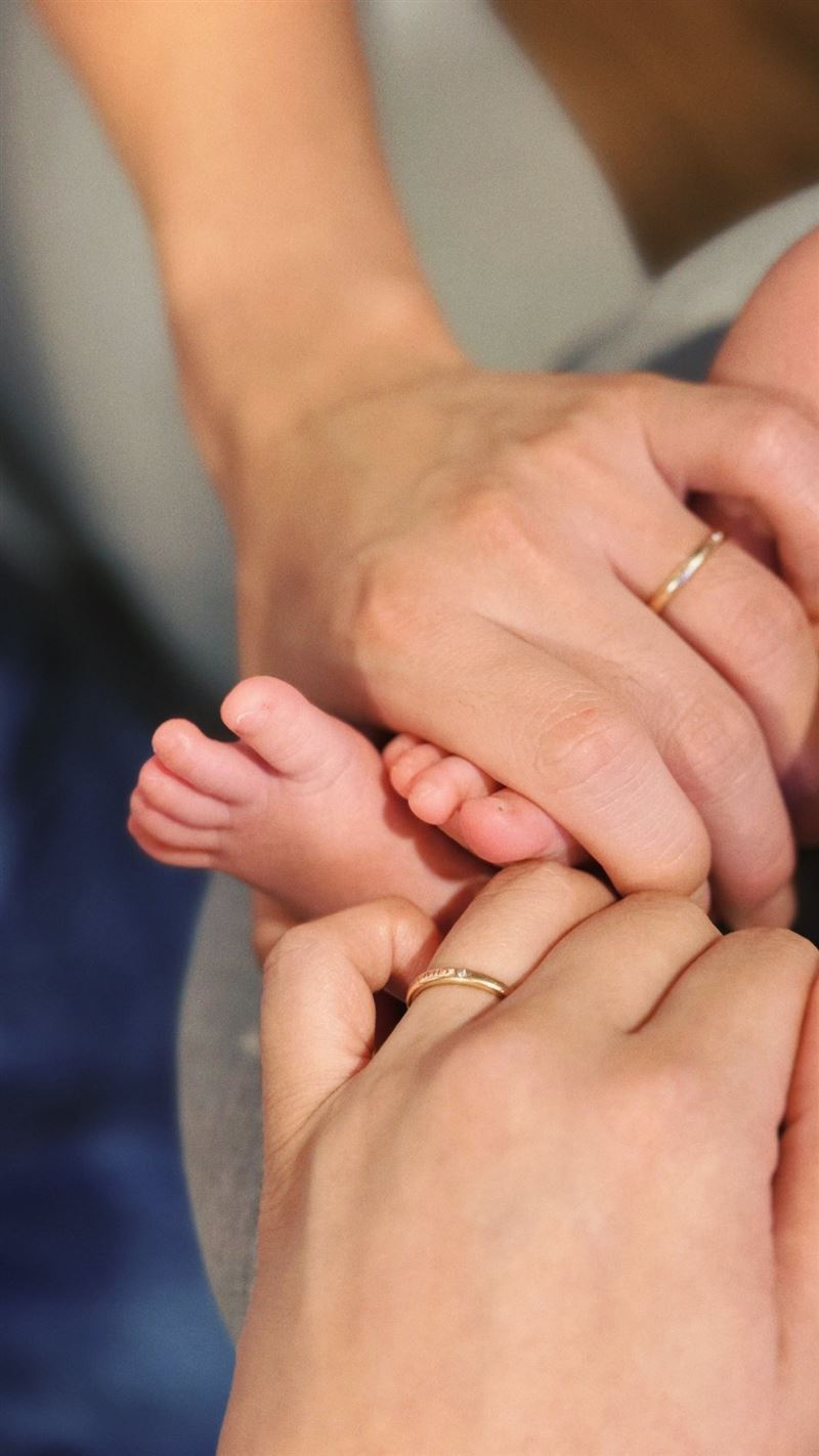 劉品言今（19）天午間在社群媒體曬照表示，臉圓圓，鼻子高高，腳長長，應該是衝著漂亮來的吧！（圖／翻攝自劉品言臉書）