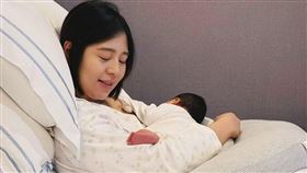 劉品言今（19）天午間在社群媒體曬照表示，臉圓圓，鼻子高高，腳長長，應該是衝著漂亮來的吧！（圖／翻攝自劉品言臉書）