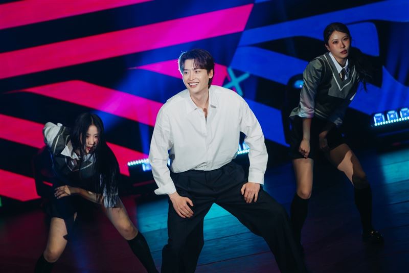 李鍾碩跳起舞來相當可愛，讓粉絲全都融化。（圖／網銀國際影視提供）