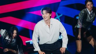 李鍾碩寵粉爆表　牽手抱抱摸頭殺全開超甜