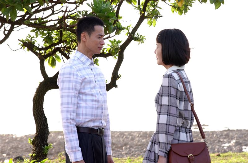 盧彥澤（左）也覺得角色突然拋棄女友太過分。（圖／台視提供）