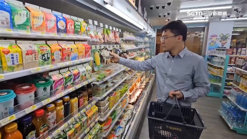 未來超商靠的是純影像AI，商品吊掛式陳列，AI會記下顧客的一舉一動