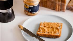 顏宗海表示，只要花生產品沒有變質，配什麼一起吃都可以。（示意圖／unsplash）