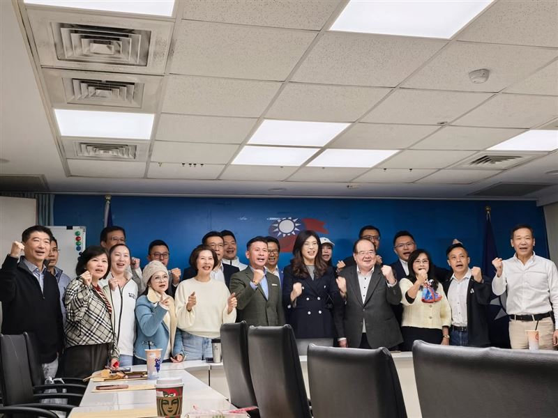 鄭麗文拜訪國民黨台北市議會黨團。（圖／翻攝自鄭麗文臉書）