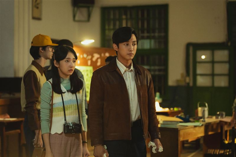 李沐和振永在《那張照片裡的我們》經歷時代的動盪。（圖／瀚草文創GrX STUDIO提供）