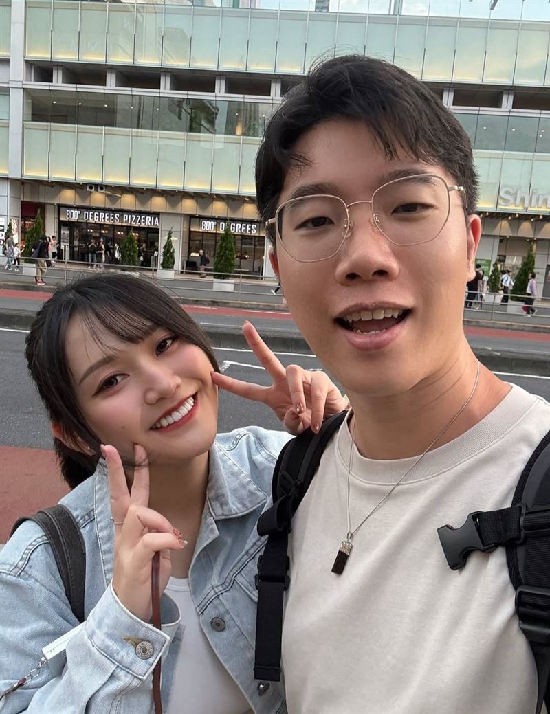 大黑（右）證實分手8年女友麻希。（圖／翻攝自大黑IG）