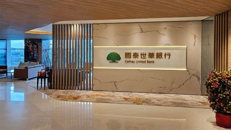 國泰世華創台資銀行首例！