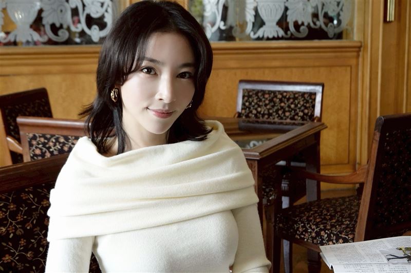 張家瑋落髮挑戰全新角色。（圖／民視提供）