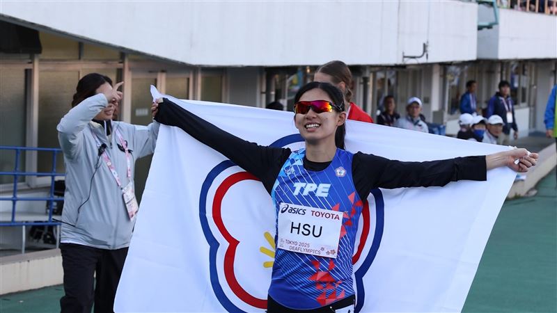 聽奧田徑場再傳捷報　許樂飆速100跨摘銀