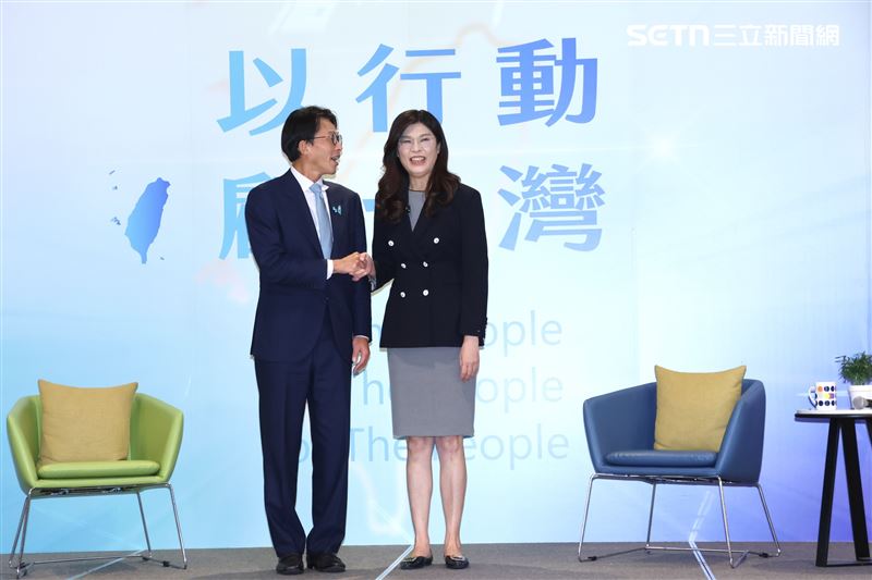 藍白合「鄭黃會」，民眾黨主席黃國昌（左）、國民黨主席鄭麗文（右）（圖／記者鄭孟晃攝影）