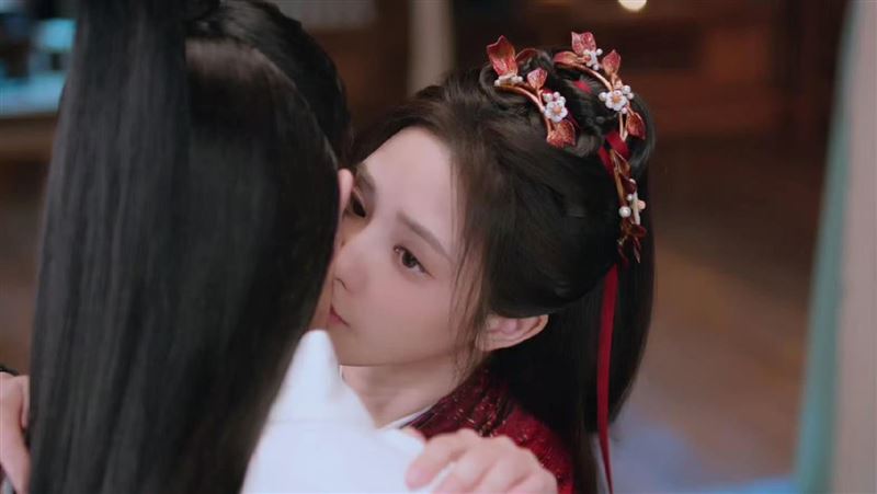 戲演一半整片隱眼滑掉 女星0走神被讚爆