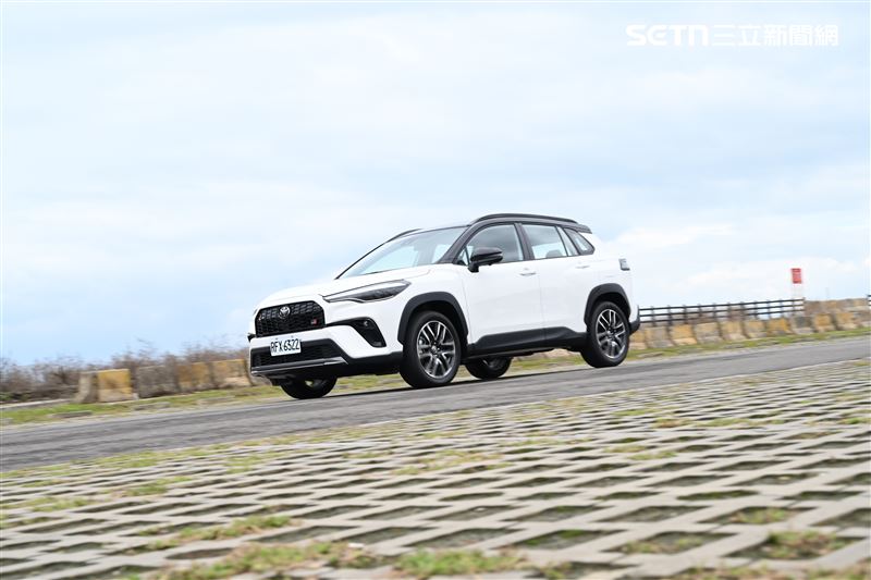 動力採用1.8 升 NA 搭 Super CVT-i，開起來節奏順暢且動力線性。（圖／記者鍾釗榛攝影）