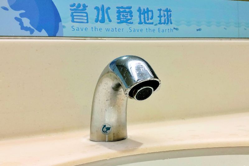 台電施工時不慎挖斷台灣自來水公司板新廠管線，目前正由台水公司關水搶修中。(示意圖)