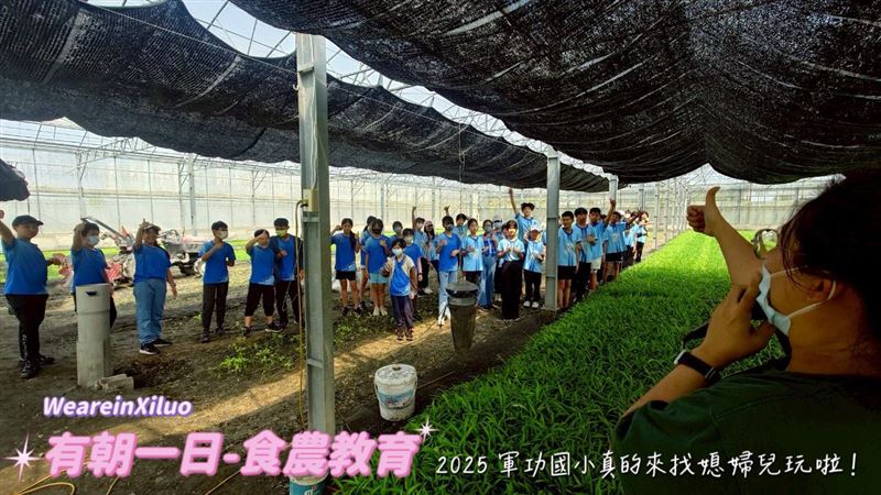 吳佩儒先創立《有朝一日．西螺小農》品牌，開始販售自家栽種的蔬菜，之後逐漸與更多農民合作，並陸續舉辦各式活動，從推廣農產品到打造農村文化亮點，讓品牌一步步成長，也讓更多人看見在地農業的魅力。（圖／有朝一日．西螺小農授權提供）