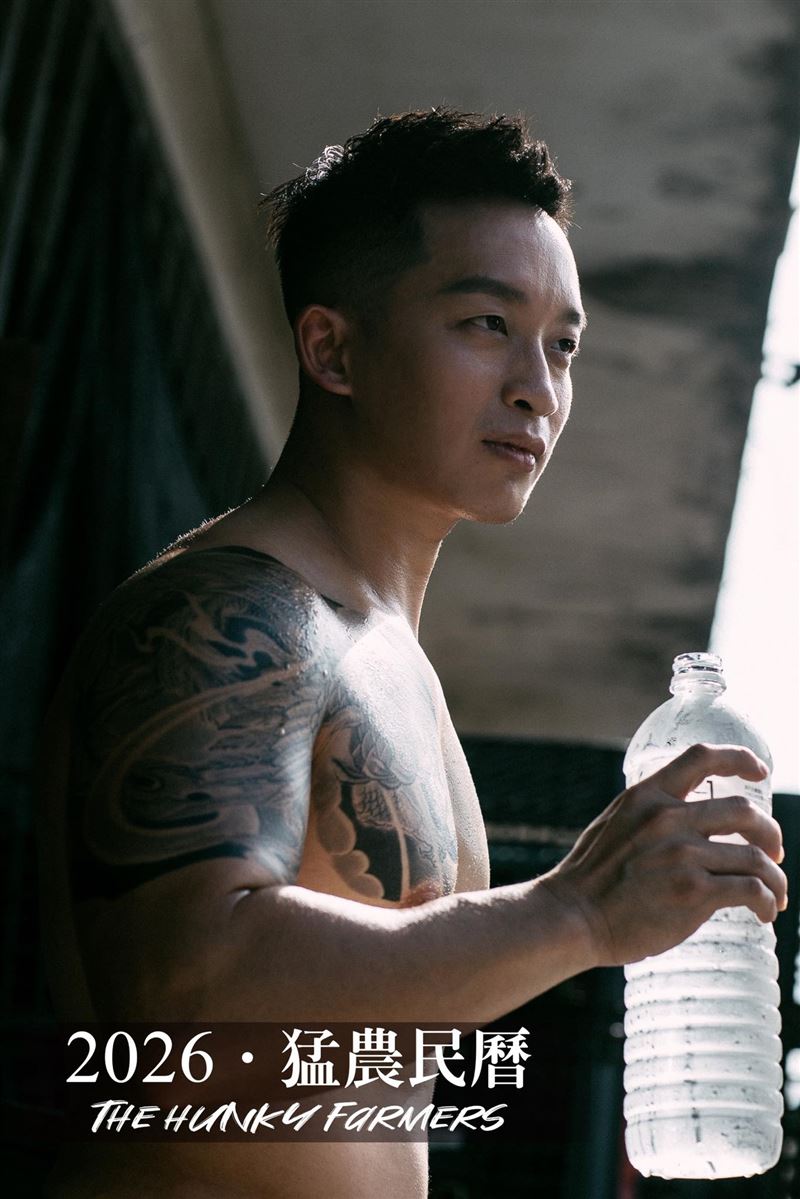 2026 年的「猛農民曆」一開放預售，就受到熱烈迴響，不僅吸引老顧客回購，也吸引了更多年輕族群關注。（圖／有朝一日．西螺小農授權提供）