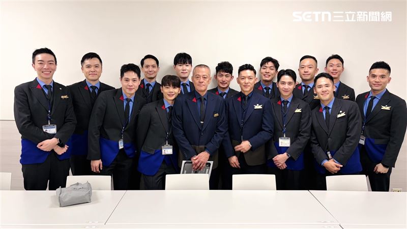 組員表示全男性組員能成行，正是性別平權制度落實的結果，希望外界理解，專業訓練與執勤標準才是旅客選擇航空公司的理由，而不是空服員的性別。（圖／當班組員提供）