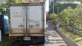 台中北屯小貨車倒車撞行人　一人送醫救治(圖/翻攝畫面)