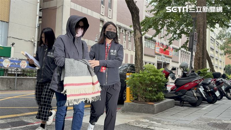 尼爾創新鄭姓女財務主管也被拘提到案。（圖／記者楊佩琪攝）