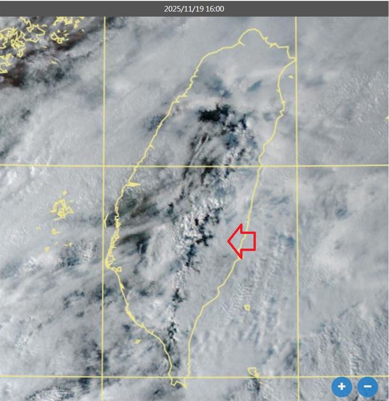鄭明典指出，台灣上空的「X」現象其實是突出雲頂的山頭，提醒民眾注意夜間輻射冷卻。（圖／取自鄭明典臉書）