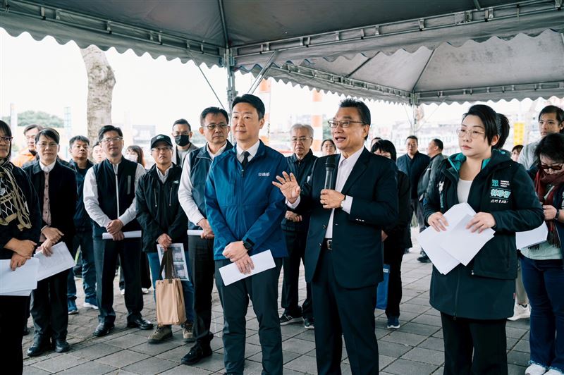 交通部長陳世凱與委員現勘國道1號台北市交流道改善工程。（圖／交公布提供）