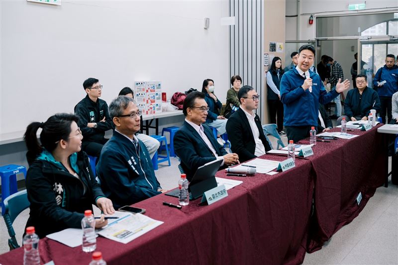 陳世凱與地方針對捷運環狀線及民生汐止線與台北市捷運未來規劃交換意見。（圖／交通部提供）