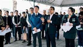 交通部長陳世凱與委員現勘國道1號台北市交流道改善工程。（圖／交公布提供）