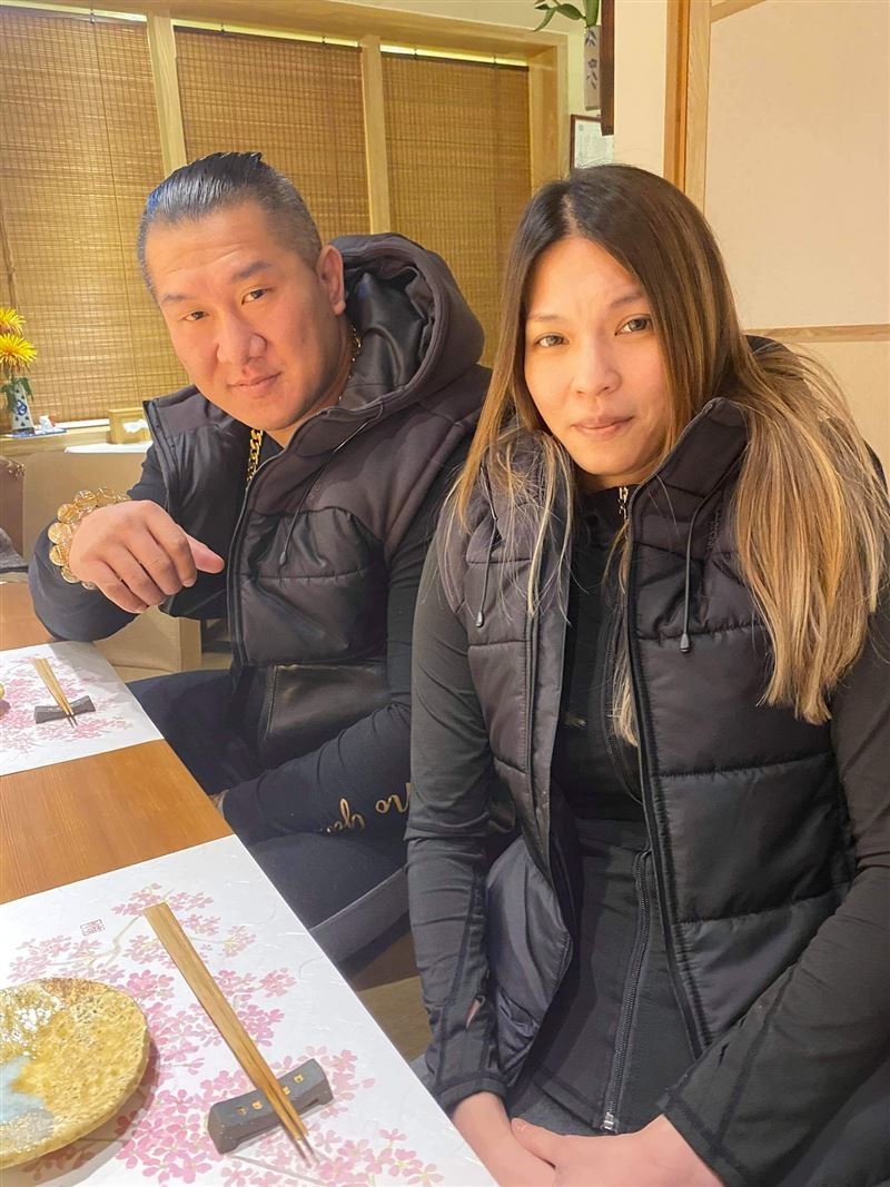 館長認了與老婆沒性生活，並解釋「叫小瑋去X館嫂」為夫妻大家開玩笑的情趣，強調絕對沒有逼小瑋。（圖／翻攝自飆捍臉書）