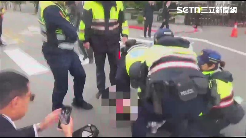 總統府前迎賓活動　他開車直闖管制區慘了