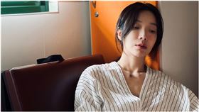 演員蔡淑臻（右起）、葉子綺、馬士媛在《左撇子女孩》裡的飾演一個母女家庭，彼此面對各自不同的人生課題。（圖／光年映畫提供）