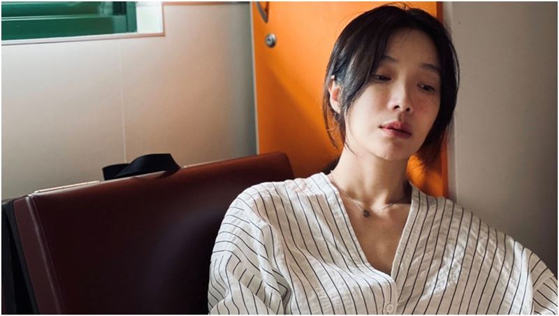 以內斂與力量描出角色深度的蔡淑臻，首次站上金馬舞台。（圖／光年映畫提供）