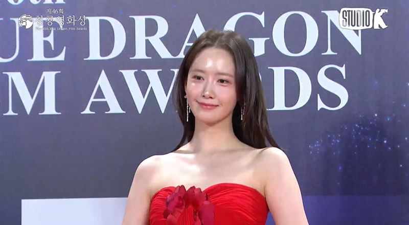 潤娥火紅禮服超驚豔 入圍青龍影后又當MC