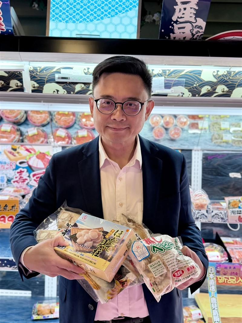 賴瑞隆買干貝等水產，支持日本挺台。（圖／賴瑞隆提供）