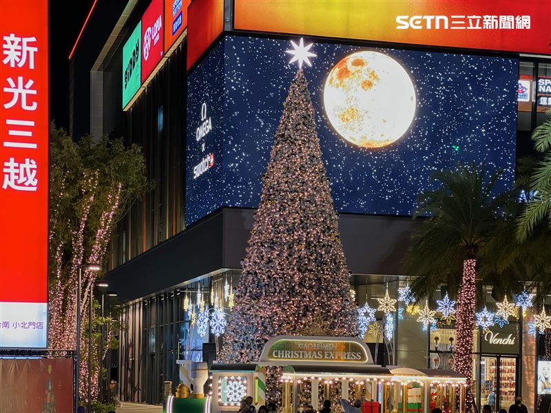 新光三越台南小北門首迎耶誕節，特地打造台南北區的耶誕地標。（圖／新光三越提供）