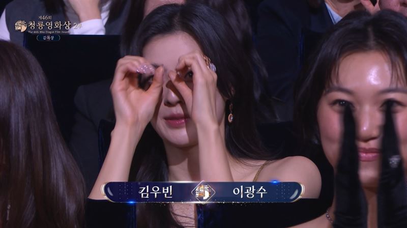 李光洙青龍獎放閃女友　她1手勢引爆尖叫