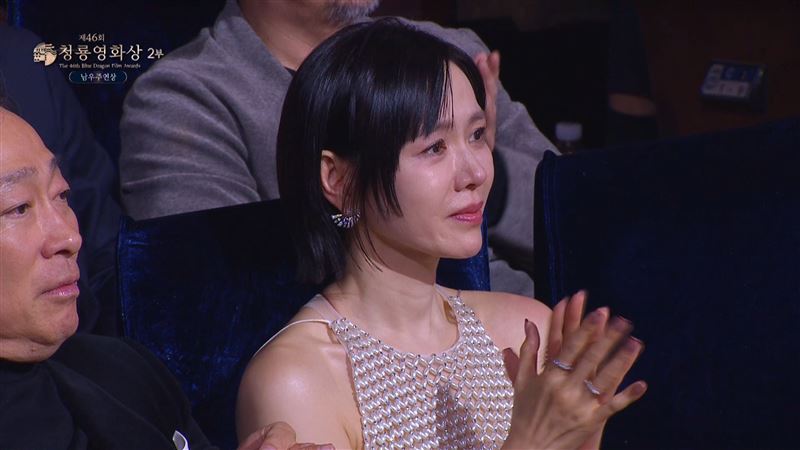 孫藝真台下為玄彬鼓掌。（圖／翻攝自Naver）