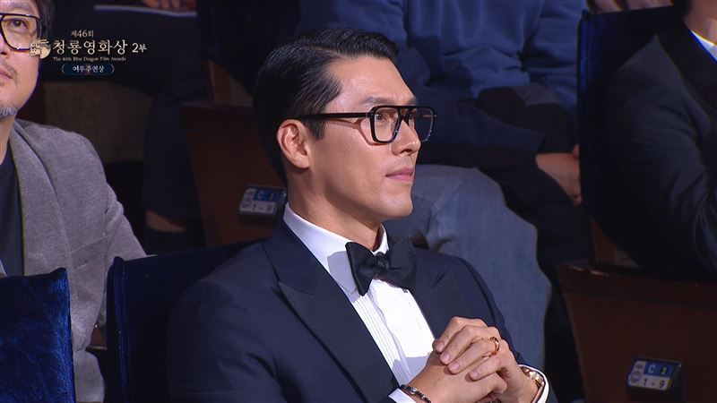 玄彬台下深情看著老婆。（圖／翻攝自Naver）