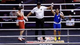 台灣拳擊小將郭怡萱19日在女子51公斤級4強，靠著靈活腳步，以4比1擊敗哈薩克好手拉希姆別爾迪進冠軍戰，成為第3位年終賽爭金的台灣女將。（圖／翻攝自風拳粉專）