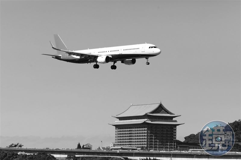 空職工稱這一次的空服員勞權運動為「白玫瑰運動」。一朵朵白玫瑰也紀念過世的孫姓空服員