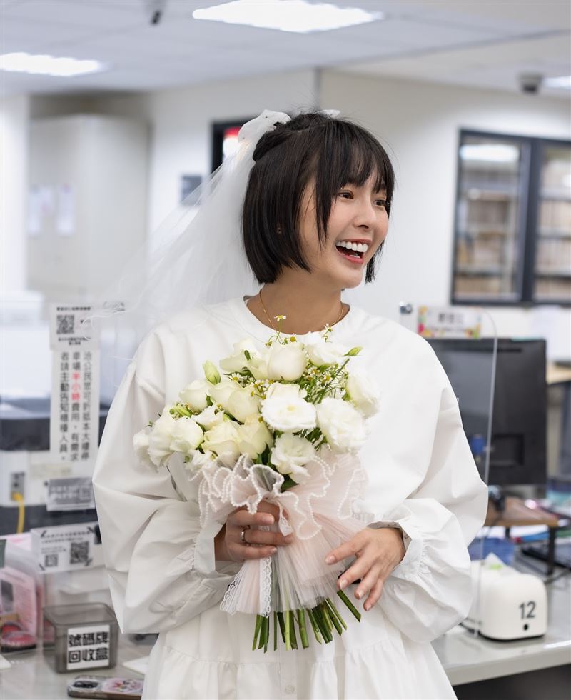 35歲黃沐妍（小豬）11月5日透過社群宣布「我們結婚了」。（圖／翻攝自臉書）